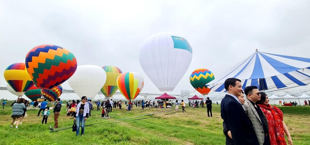 bay khinh khí cầu tại Hạ Long